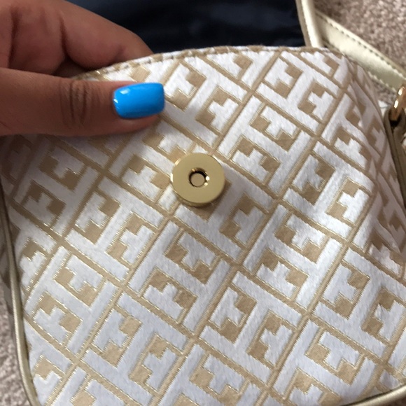 Tommy Hilfiger golf and white cross body bag - Picture 5 of 6